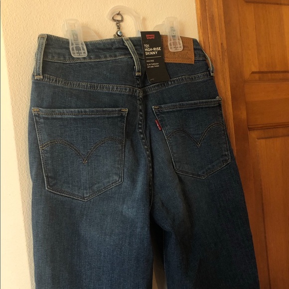 🔴SOLD🔴NWT Levi’s 721 High-Rise Skinny Jeans - Picture 4 of 10